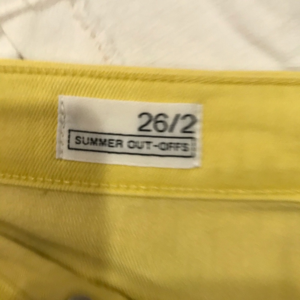 GAP SHORTS - Picture 2 of 2